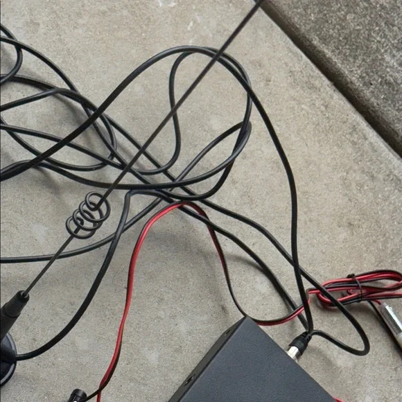 Cobra 19 Ultra III CB Radio with Microphone - Picture 6 of 8